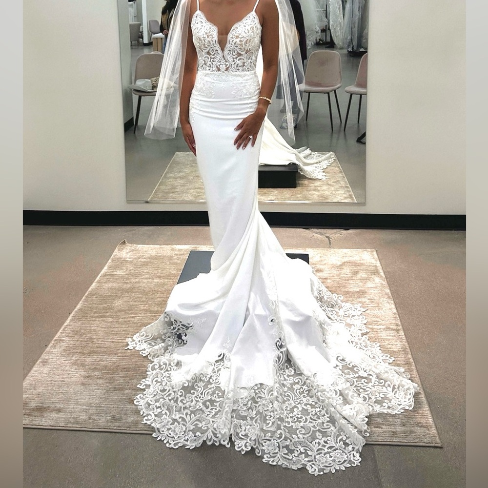 Elegant White Lace Wedding Dress
